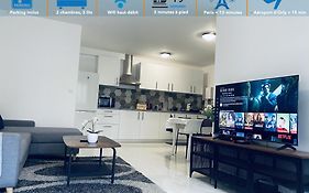 Appartement Parisien Neuf, Moderne Avec Une Grande Salon, 2 Chambres, 4 Lits, Parking Gratuit, 15Min De Paris Et 13 Min Aeroport Orly